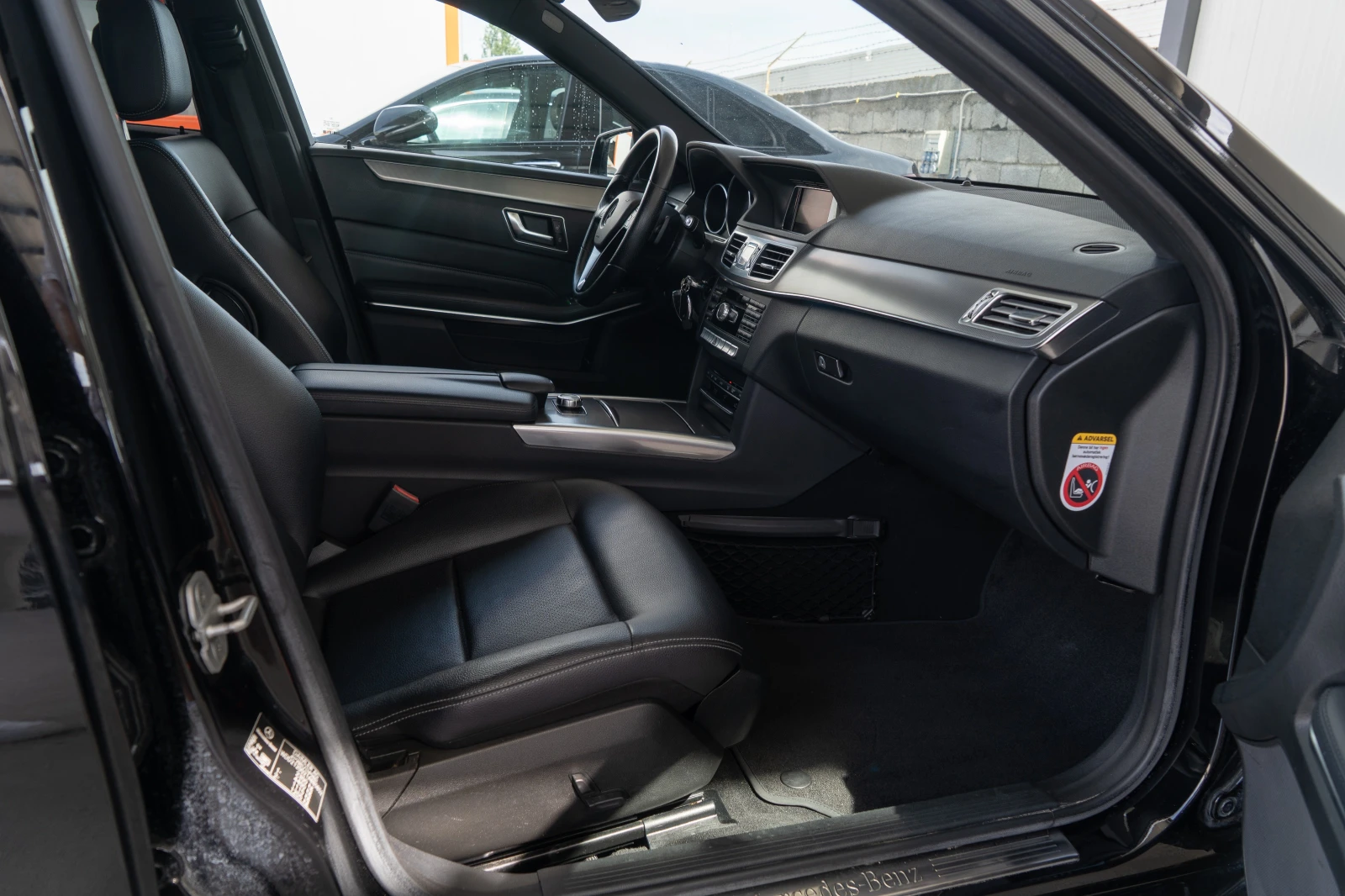 Mercedes-Benz E 220 D = SHADOW LINE = TOP = 2014 ГАРАНЦИЯ = ЛИЗИНГ, снимка 11 - Автомобили и джипове - 54775954