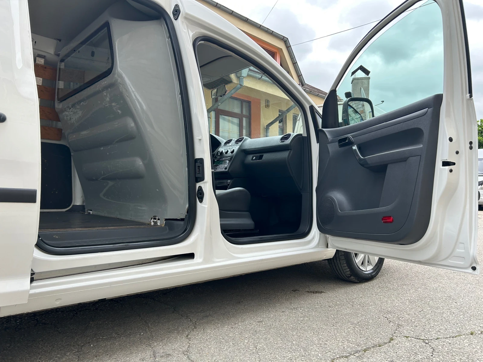 VW Caddy 1.6TDI КЛИМАТИК ЕВРО 5, снимка 14 - Автомобили и джипове - 54886300