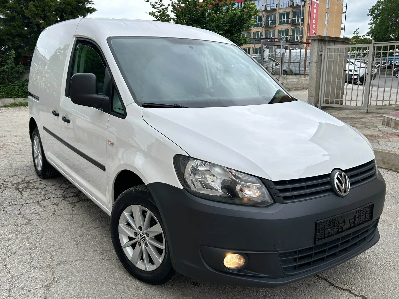 VW Caddy 1.6TDI КЛИМАТИК ЕВРО 5, снимка 3 - Автомобили и джипове - 54886300