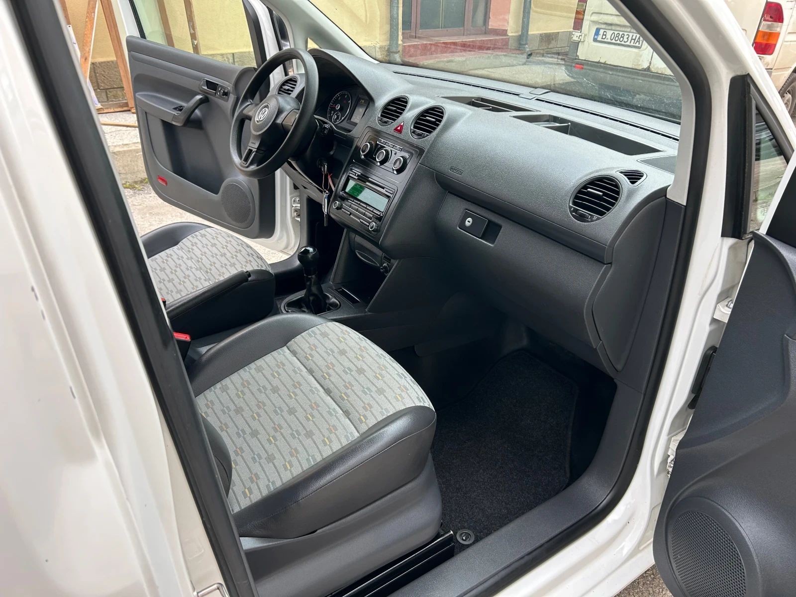 VW Caddy 1.6TDI КЛИМАТИК ЕВРО 5, снимка 11 - Автомобили и джипове - 54886300