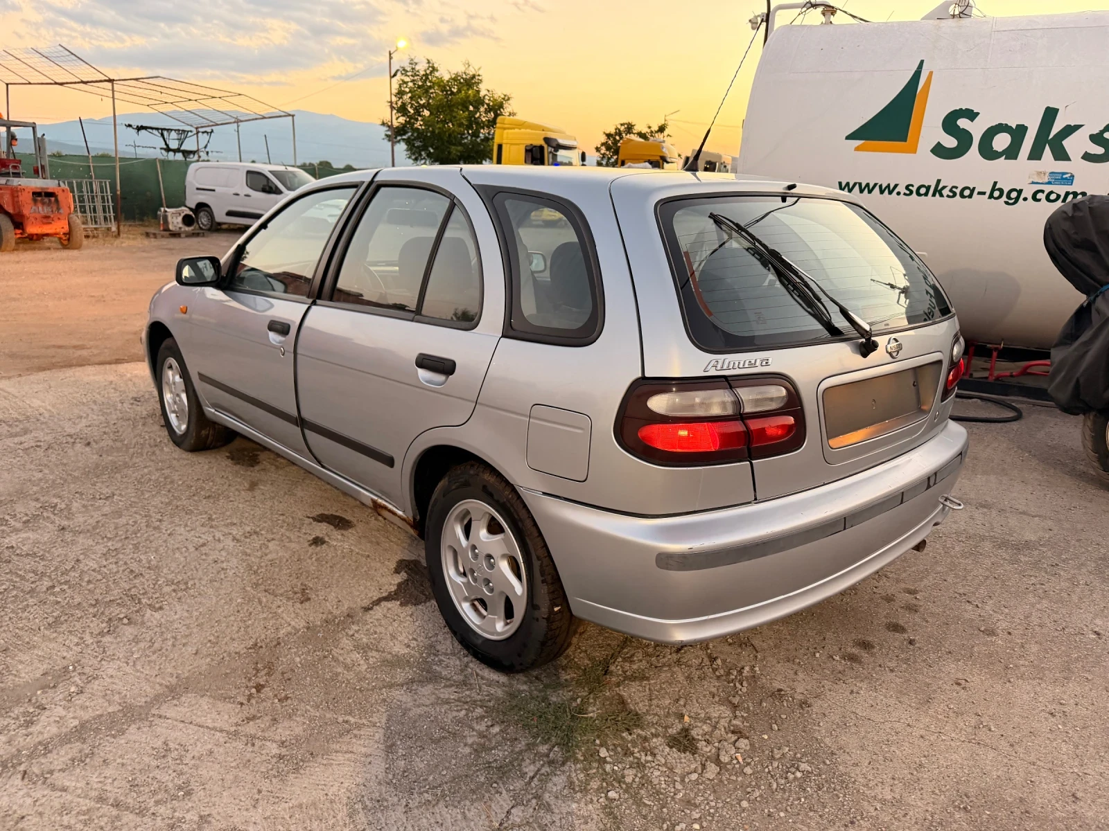 Nissan Almera 1.6 КЛИМАТИК, снимка 5 - Автомобили и джипове - 55621366