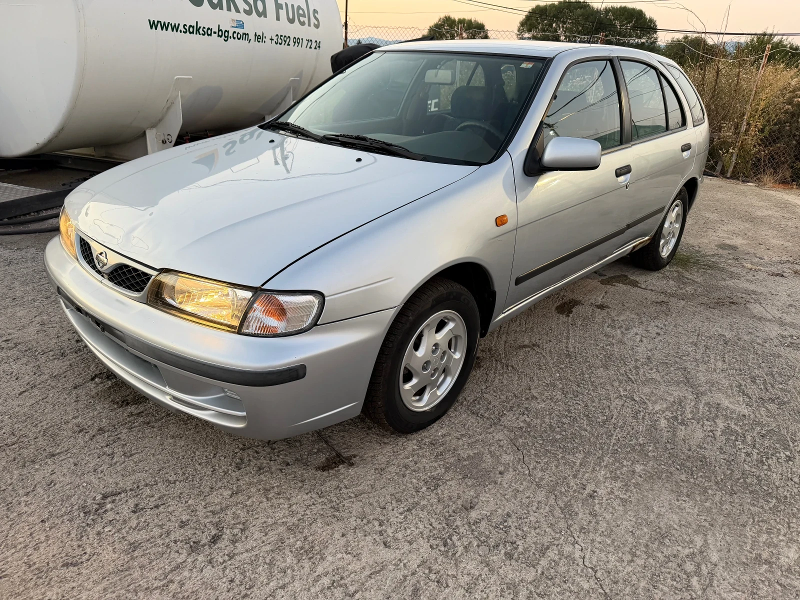 Nissan Almera 1.6 КЛИМАТИК, снимка 4 - Автомобили и джипове - 55621366