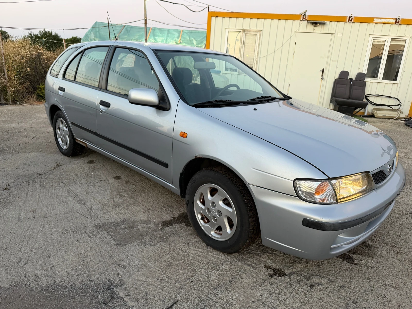 Nissan Almera 1.6 КЛИМАТИК, снимка 2 - Автомобили и джипове - 55621366