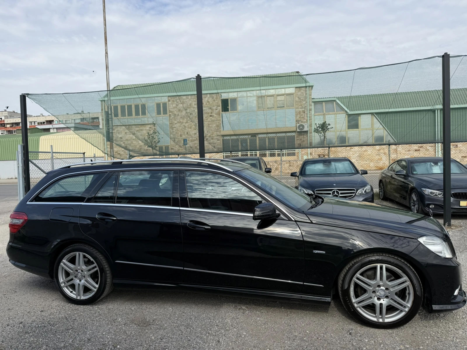 Mercedes-Benz E 350 V6* AMG LINE* ОБДУХВАНЕ* ПОДГРЕВ* ПАМЕТ* КАМЕРА, снимка 4 - Автомобили и джипове - 56042117