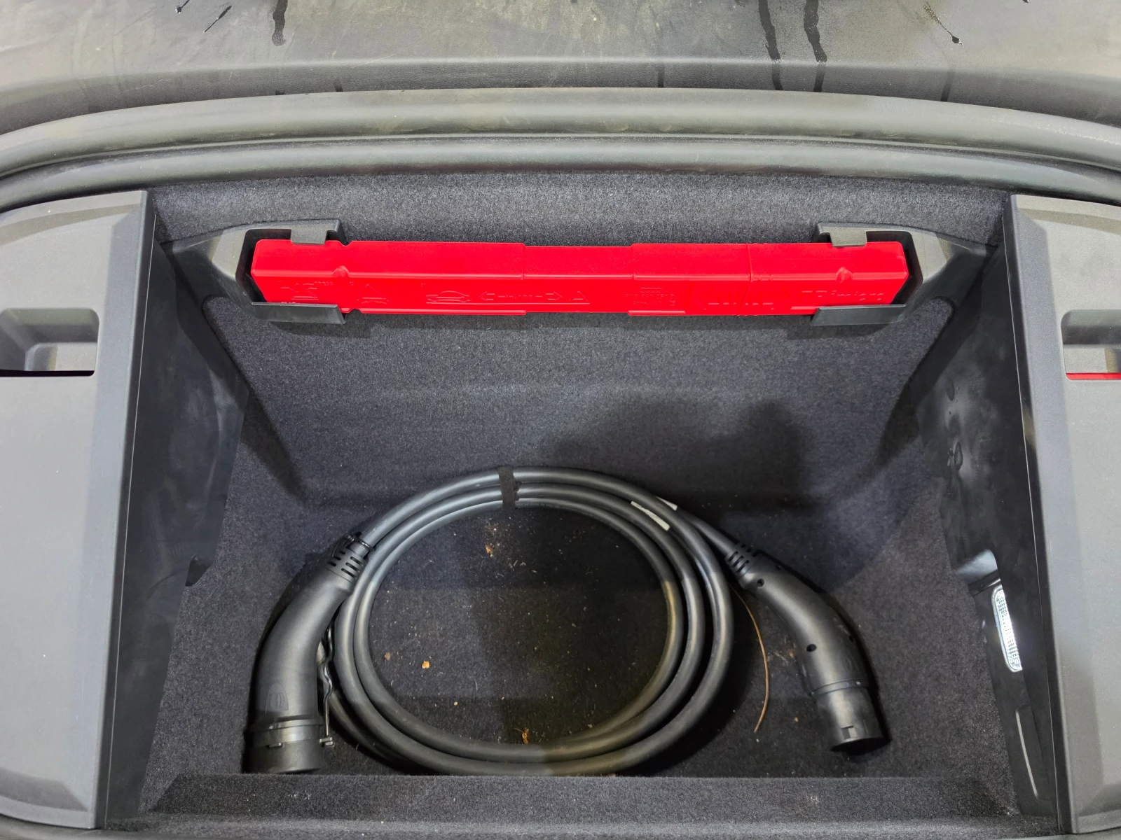 Porsche Taycan LED Navi-Pro Sport-Leather KeylessGo Camera 91%SoH, снимка 14 - Автомобили и джипове - 56322811