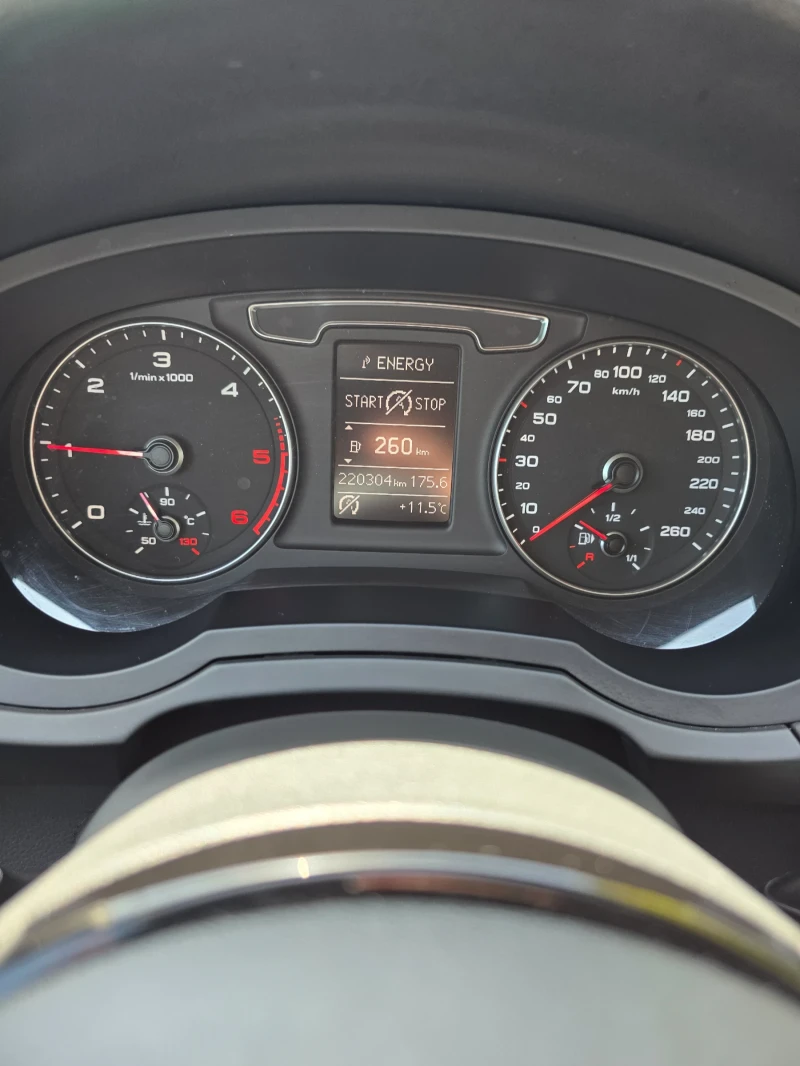 Audi Q3, снимка 8 - Автомобили и джипове - 52644455