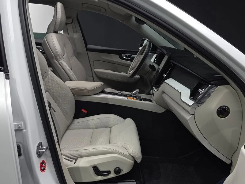 Volvo XC60 2.0 245 hp Automatic, снимка 11 - Автомобили и джипове - 55804585