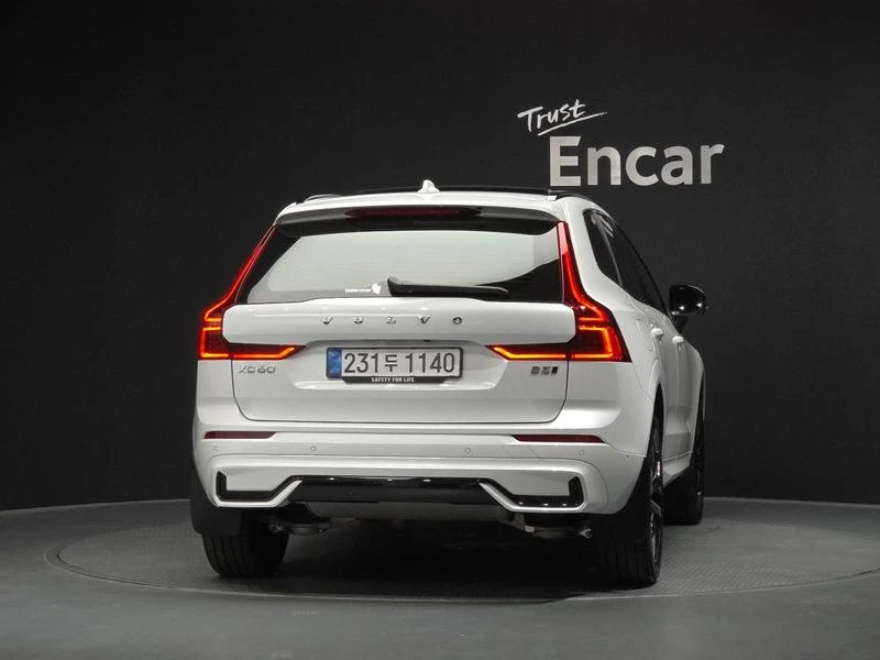Volvo XC60 2.0 245 hp Automatic, снимка 3 - Автомобили и джипове - 55804585