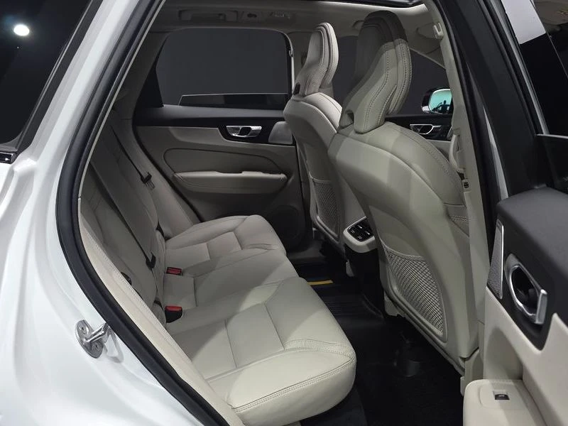 Volvo XC60 2.0 245 hp Automatic, снимка 10 - Автомобили и джипове - 55804585