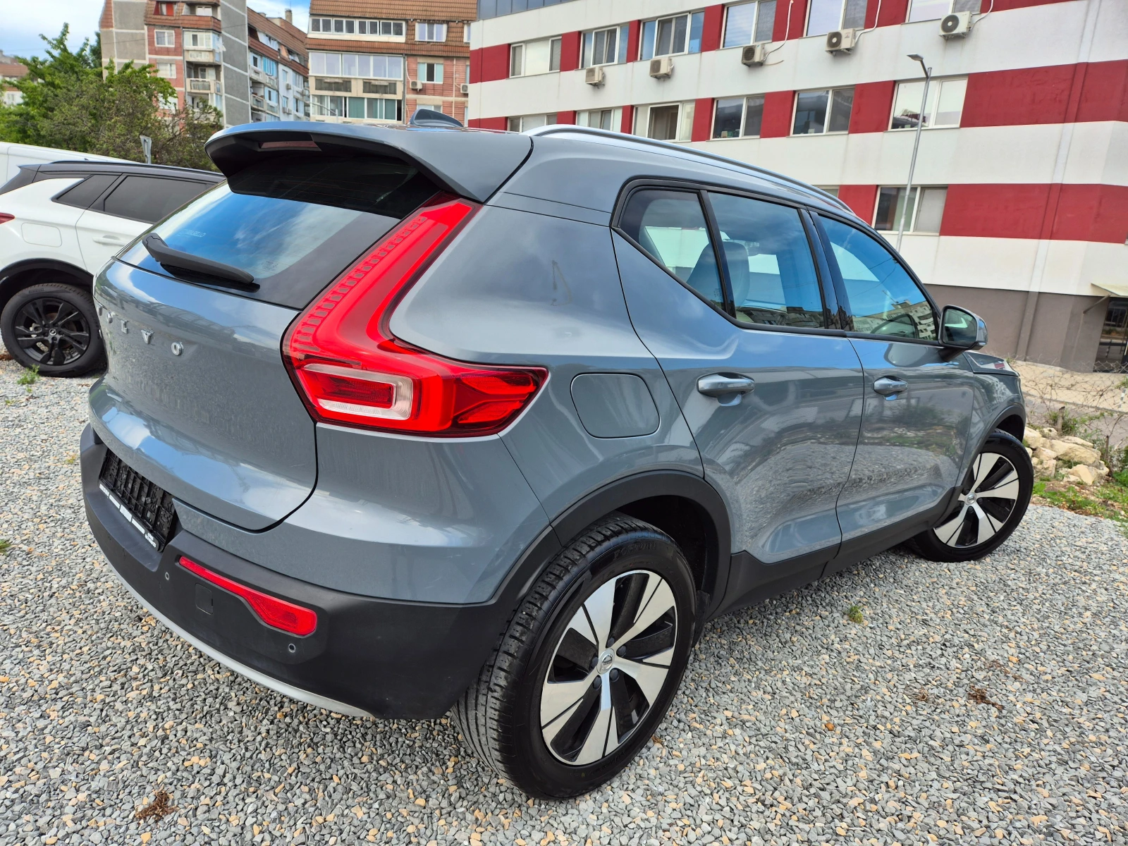 Volvo XC40 2.0 D-3-8-GEARTRONIC - изображение 2