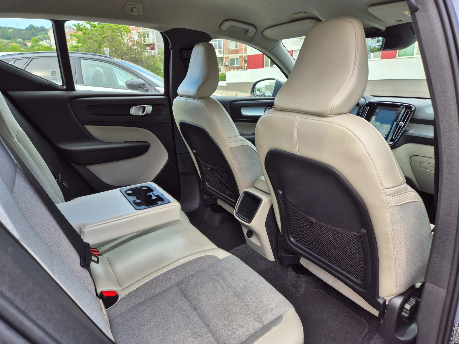 Volvo XC40 2.0 D-3-8-GEARTRONIC - изображение 9