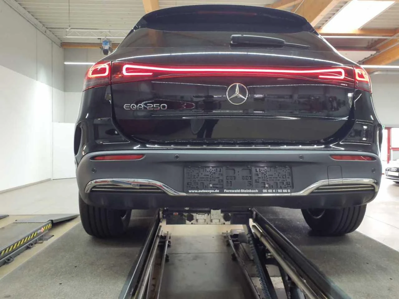 Mercedes-Benz EQA  - изображение 3