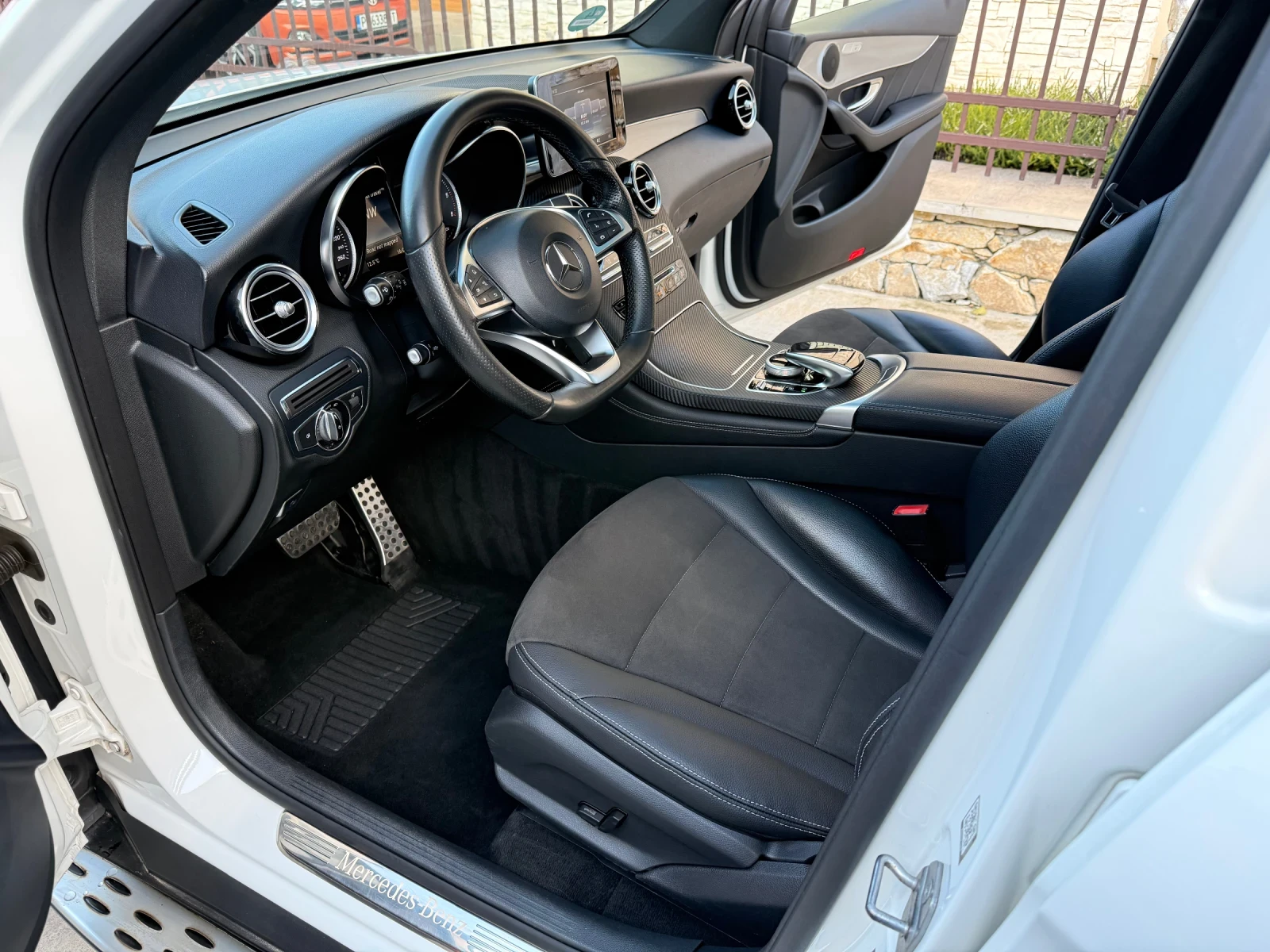 Mercedes-Benz GLC 220 AMG LINE 9G-TRONIC 4MATIC - изображение 6