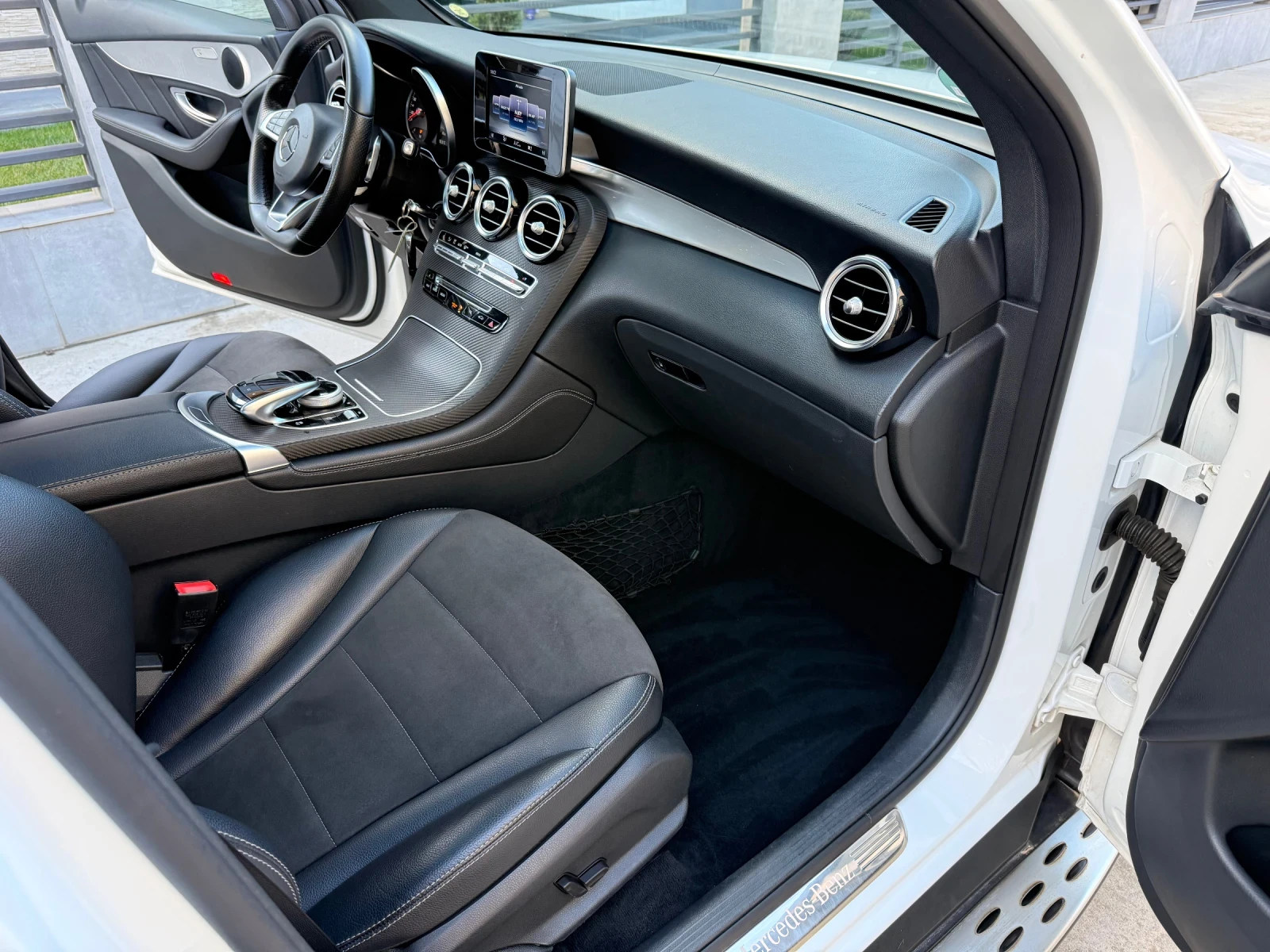 Mercedes-Benz GLC 220 AMG LINE 9G-TRONIC 4MATIC - изображение 9