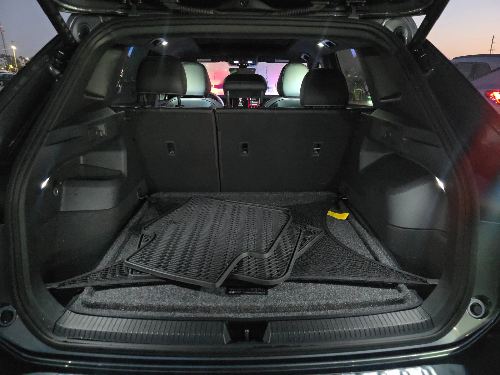 VW Tiguan SE R-Line Black, снимка 15 - Автомобили и джипове - 53826335