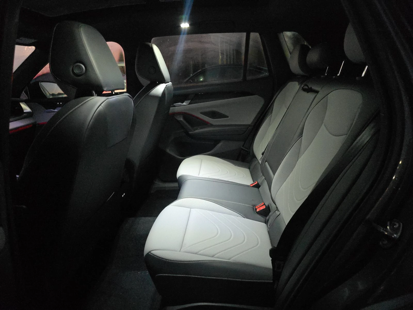 VW Tiguan SE R-Line Black, снимка 14 - Автомобили и джипове - 53826335