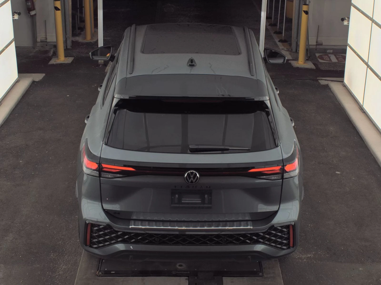 VW Tiguan SE R-Line Black, снимка 5 - Автомобили и джипове - 53826335