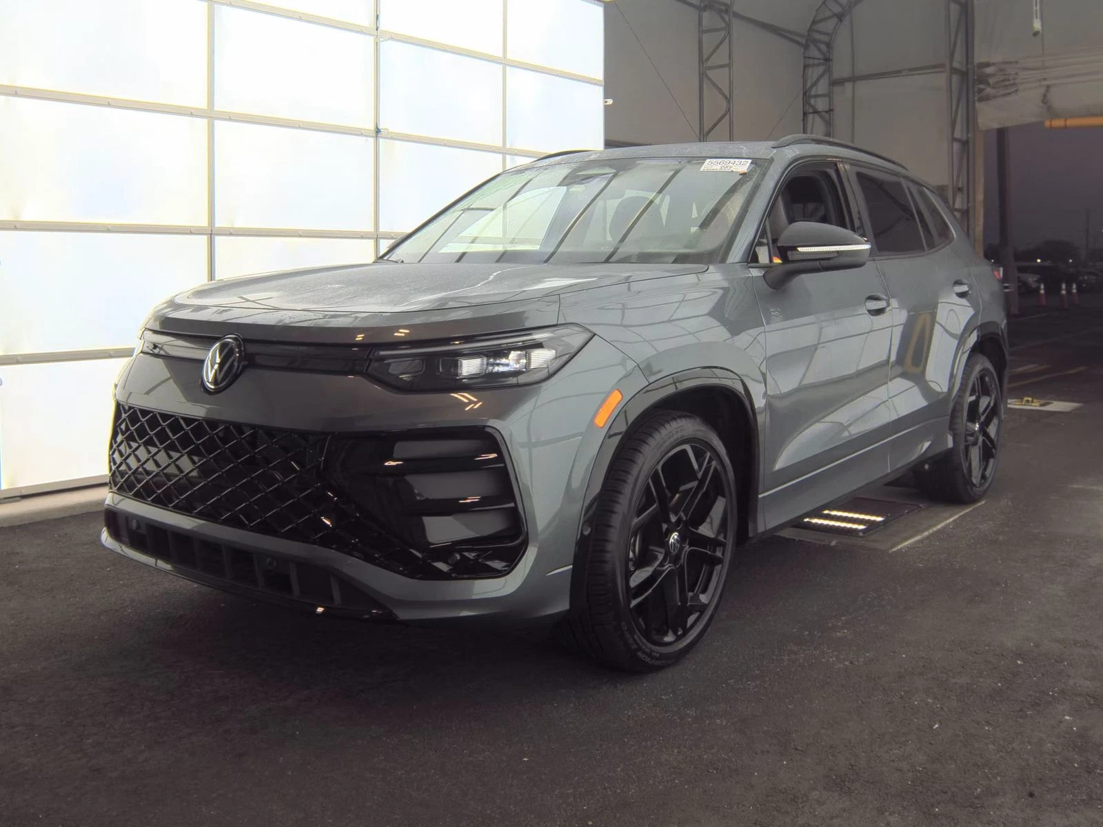 VW Tiguan SE R-Line Black