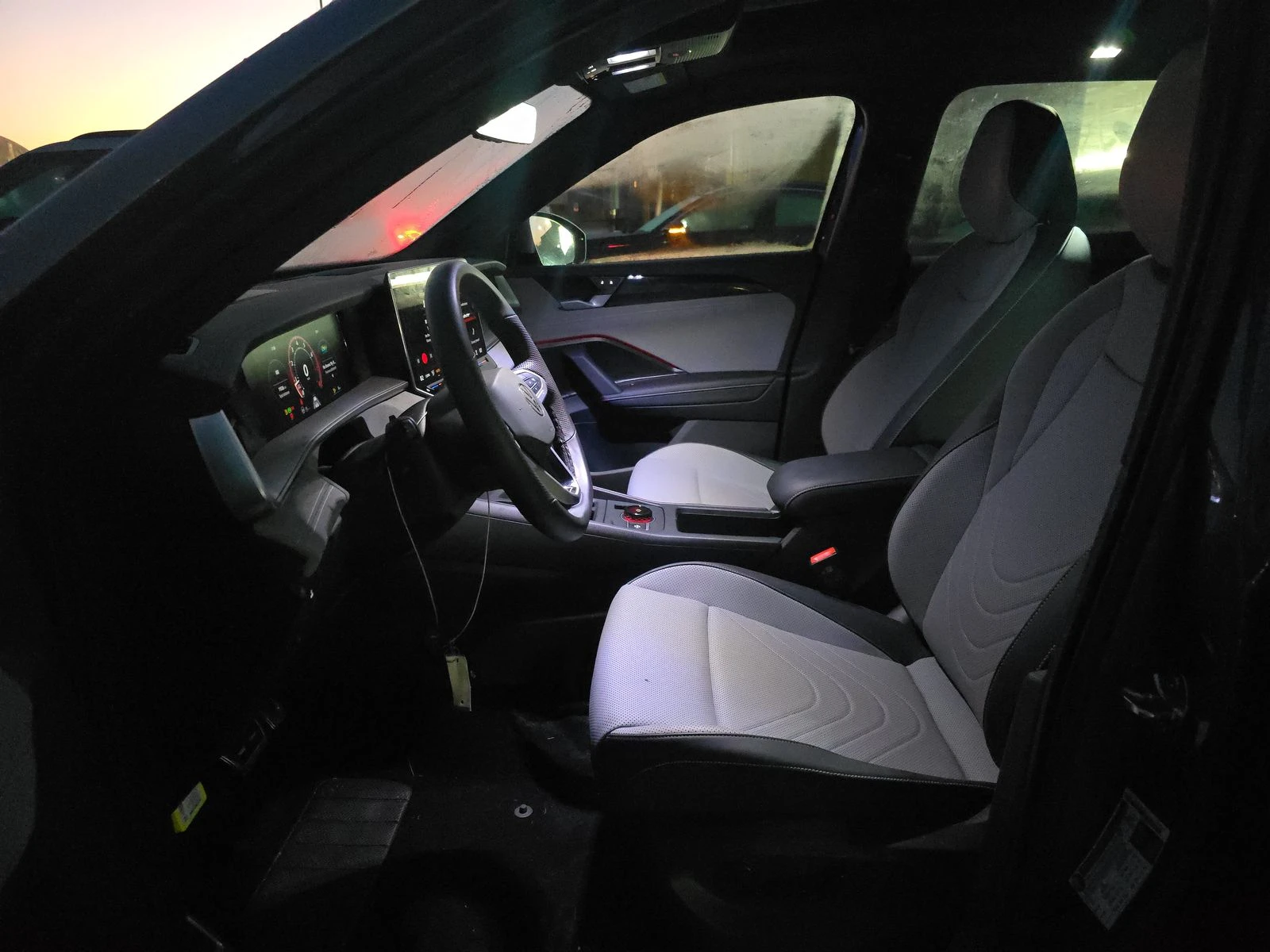 VW Tiguan SE R-Line Black, снимка 10 - Автомобили и джипове - 53826335