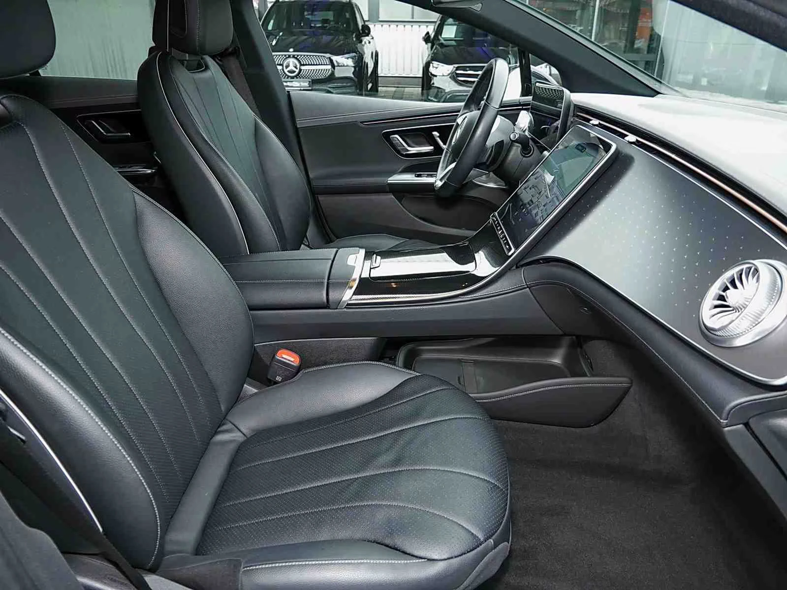 Mercedes-Benz EQE 350/292HP/BURM/360/AHK/MEMO/LED/NAVI/945g, снимка 9 - Автомобили и джипове - 53888693