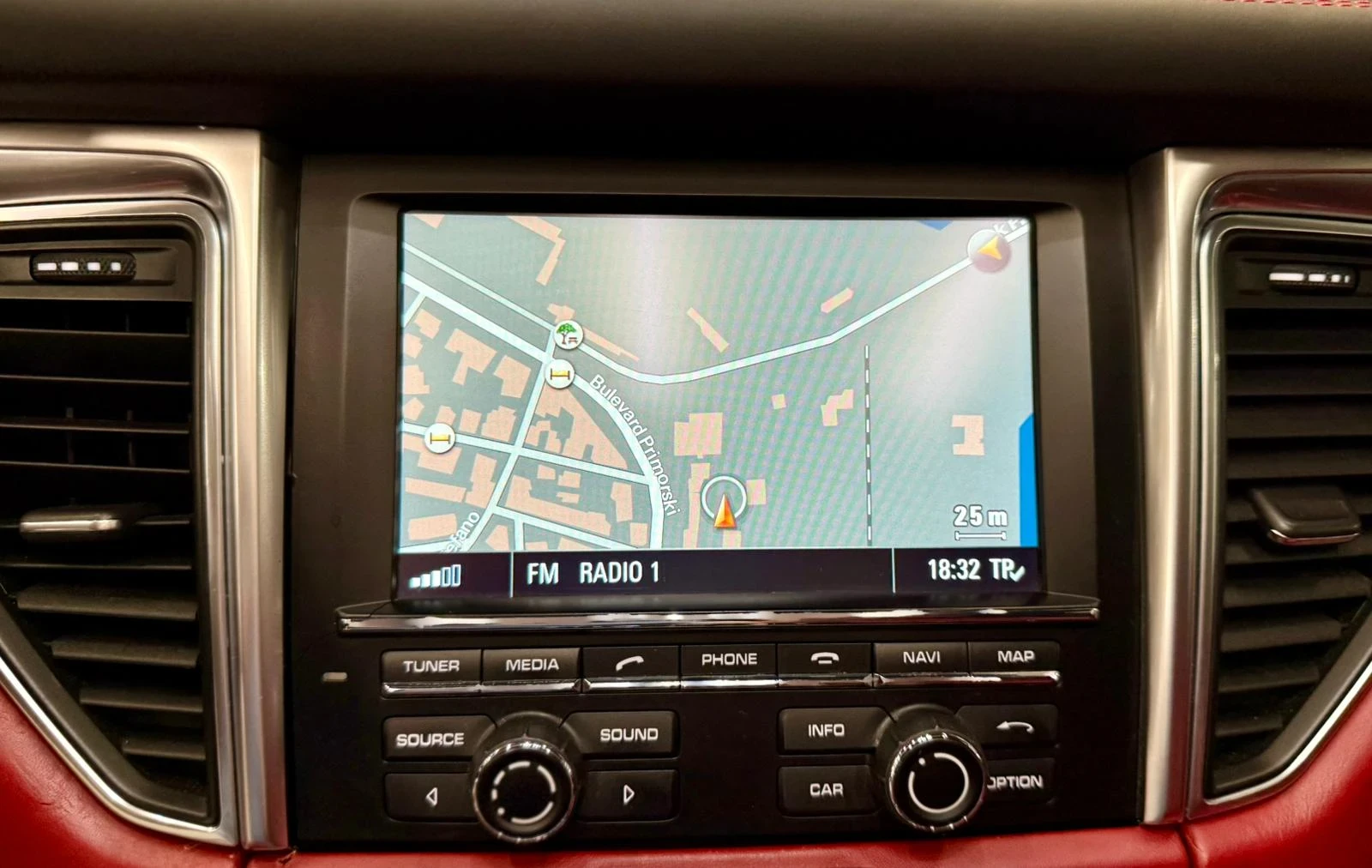 Porsche Macan S* Bose* Pano* Обдух* Лизинг* Keyless* PASM, снимка 12 - Автомобили и джипове - 54640002