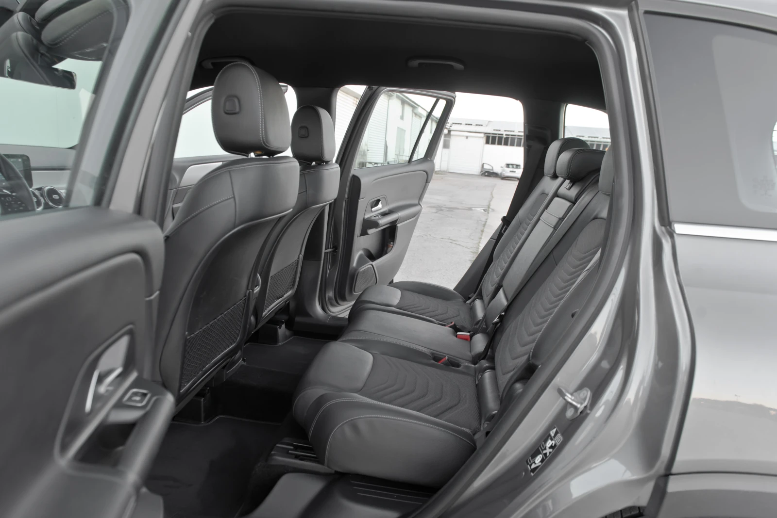 Mercedes-Benz GLB 200 AMG, снимка 12 - Автомобили и джипове - 54914863