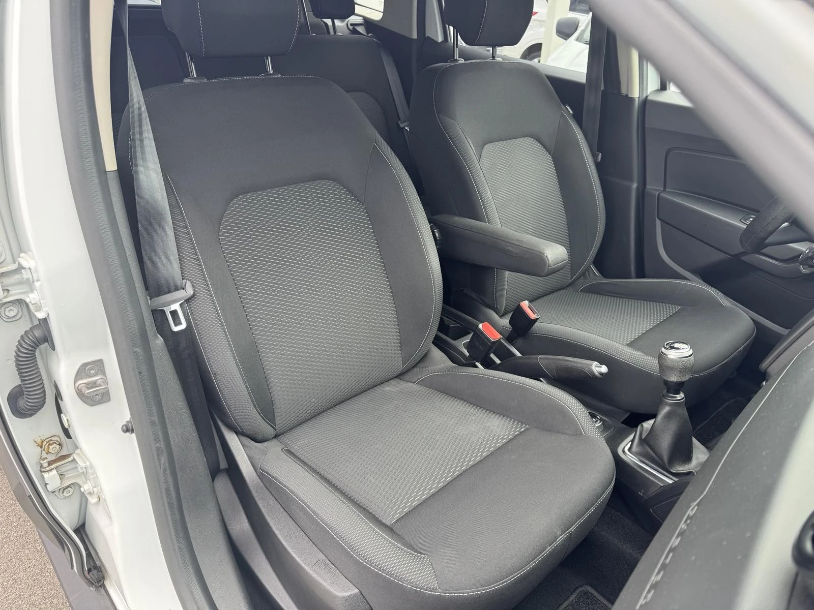 Dacia Duster 1.5 DCi 115k.c. N1 3+ 1, снимка 9 - Автомобили и джипове - 55136129