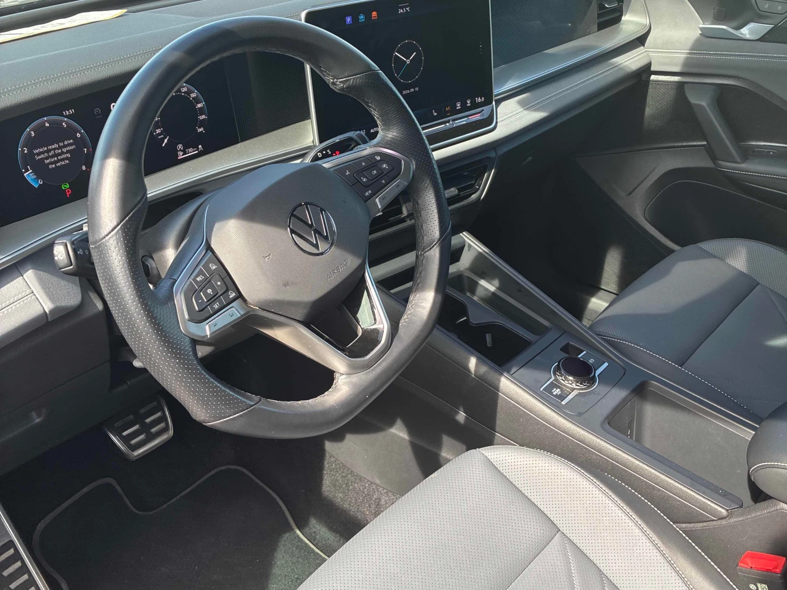 VW Tiguan  Comfortline R Line Black Edition * CARFAX , снимка 5 - Автомобили и джипове - 56028692