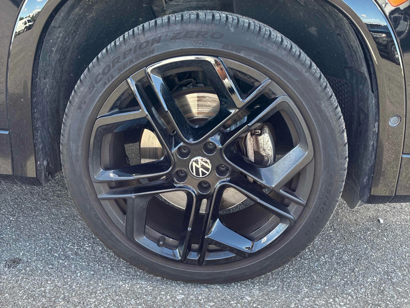 VW Tiguan  Comfortline R Line Black Edition * CARFAX , снимка 7 - Автомобили и джипове - 56028692