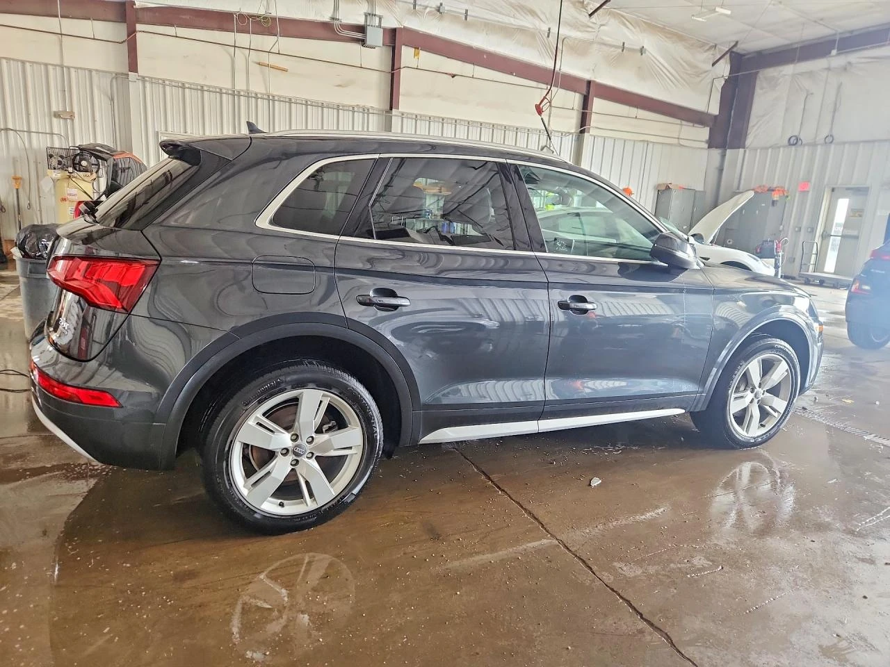 Audi Q5 2.0l Premium Plus, снимка 3 - Автомобили и джипове - 56086337
