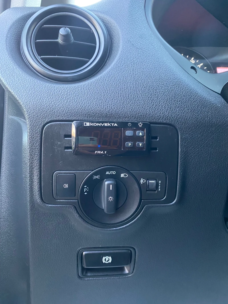 Mercedes-Benz Vito 114CDI Хладилен!!!, снимка 10 - Бусове и автобуси - 52776253