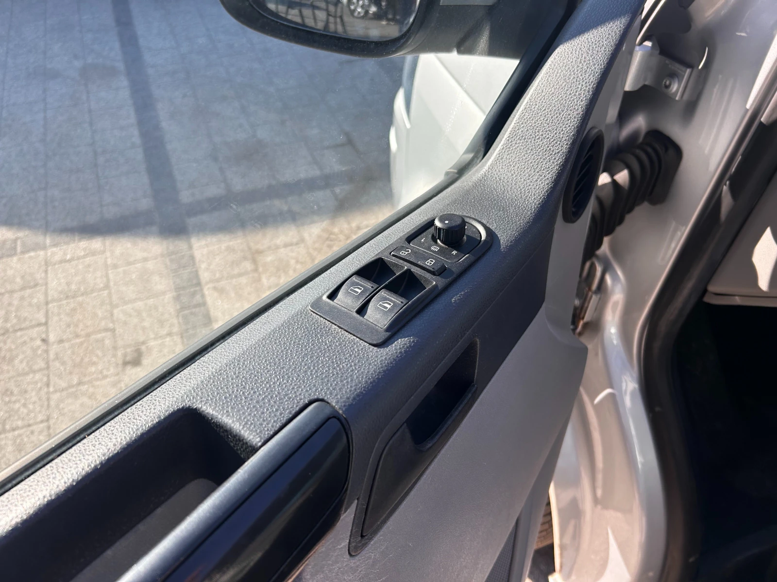 VW Transporter 2.0TDI  5-  | Mobile.bg   14