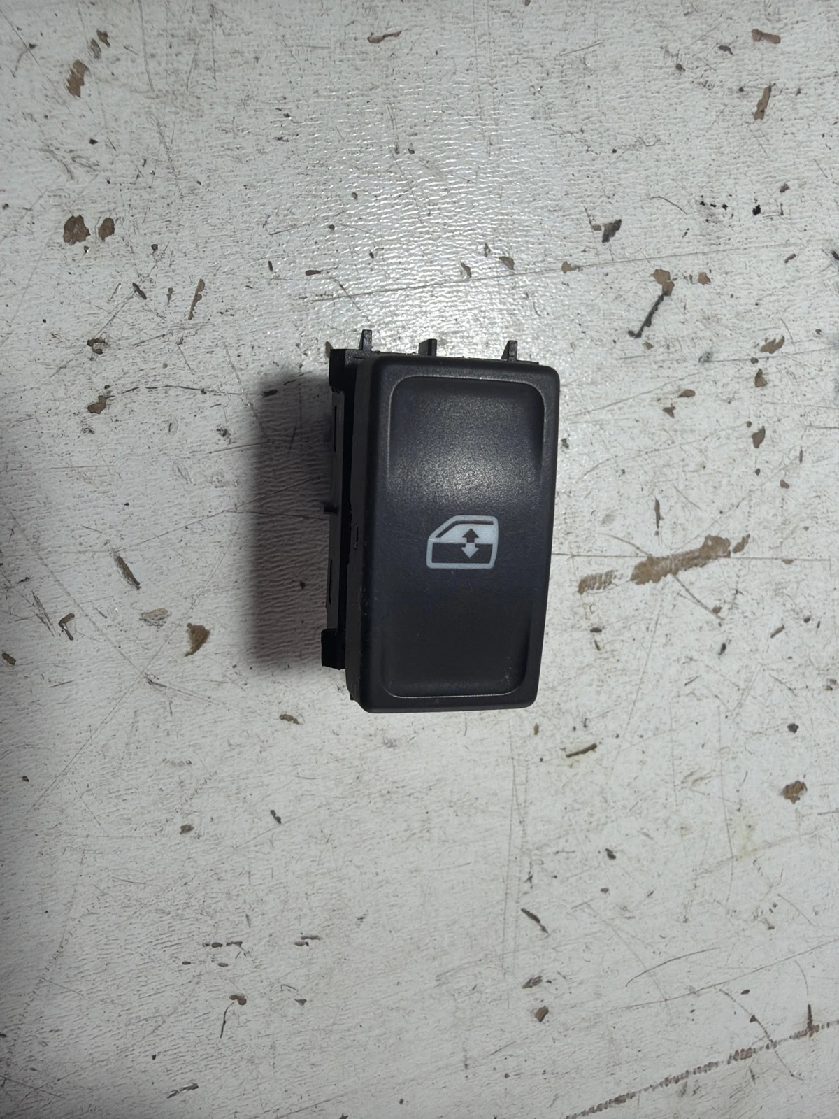 копче ел. стъкла 5E0959855A Skoda Octavia