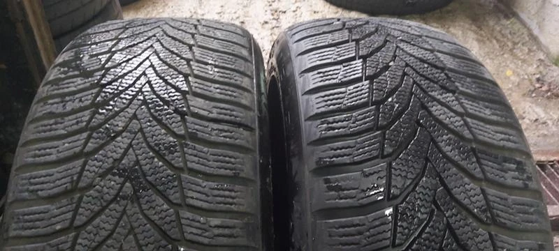 Гуми Зимни 215/50R17, снимка 1 - Гуми и джанти - 34696040