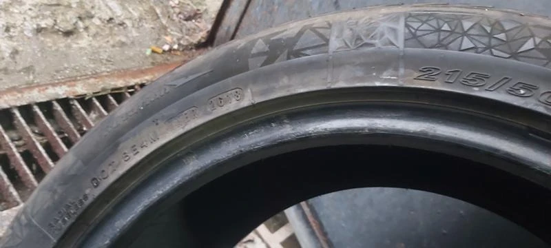 Гуми Зимни 215/50R17, снимка 7 - Гуми и джанти - 34696040