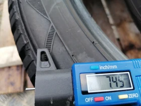 Гуми Зимни 225/45R19, снимка 8 - Гуми и джанти - 52699161