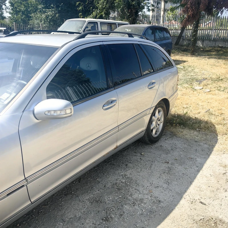 Mercedes-Benz C 220, снимка 4 - Автомобили и джипове - 52531007