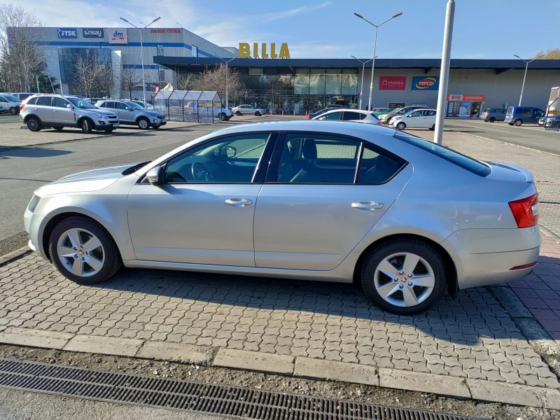 Skoda Octavia 1.5 TSI, снимка 3 - Автомобили и джипове - 48518557