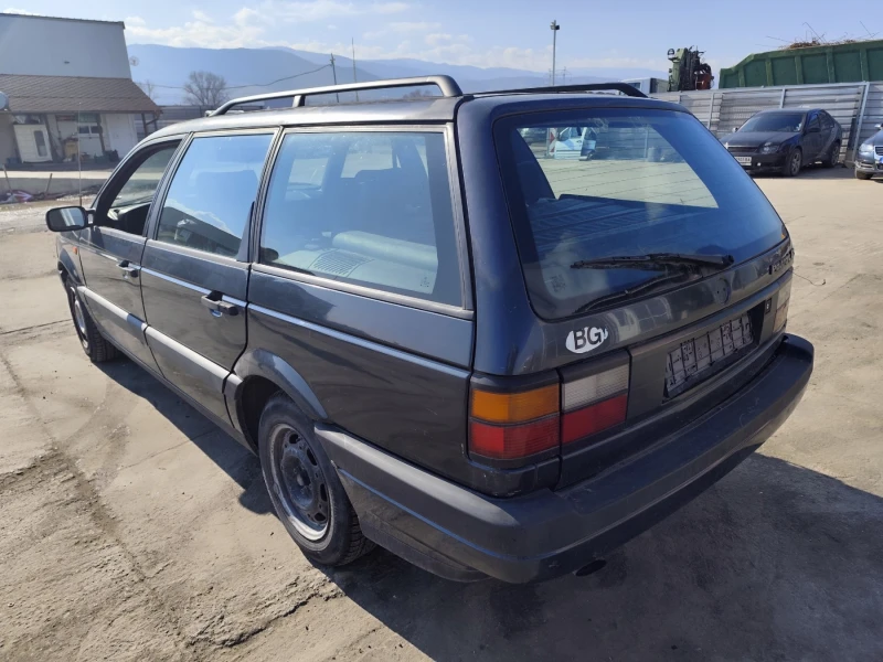 VW Passat 1.8, снимка 3 - Автомобили и джипове - 48978860