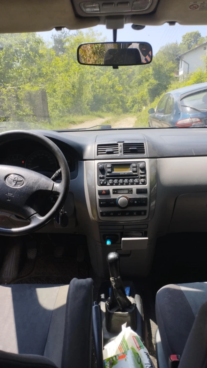 Toyota Avensis verso 2.0 TD, снимка 8 - Автомобили и джипове - 51890652