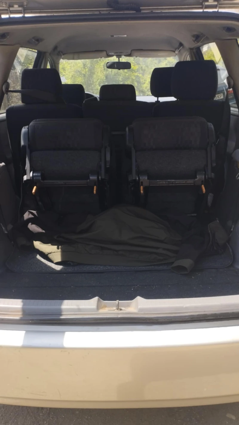 Toyota Avensis verso 2.0 TD, снимка 5 - Автомобили и джипове - 51890652