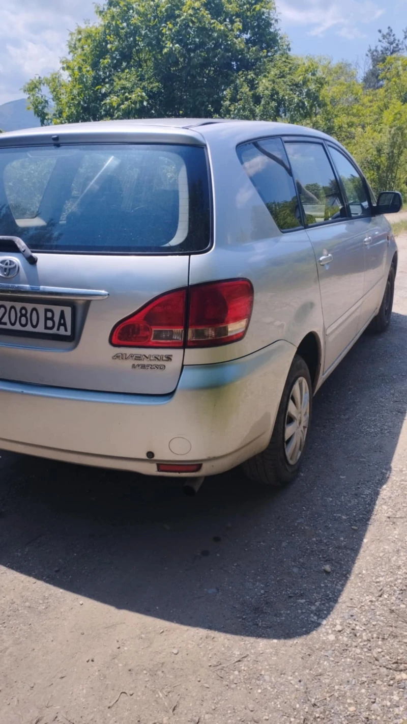 Toyota Avensis verso 2.0 TD, снимка 4 - Автомобили и джипове - 51890652