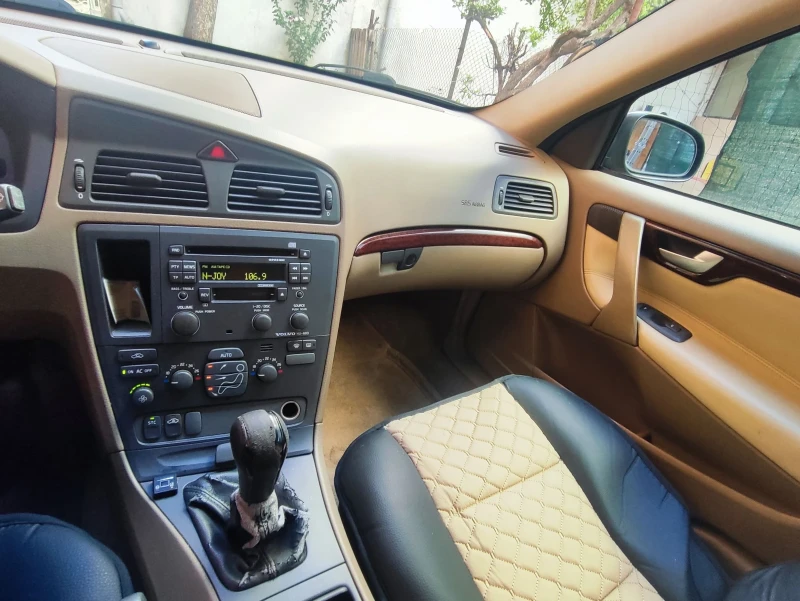 Volvo V70 2400 АГУ, снимка 6 - Автомобили и джипове - 51313935