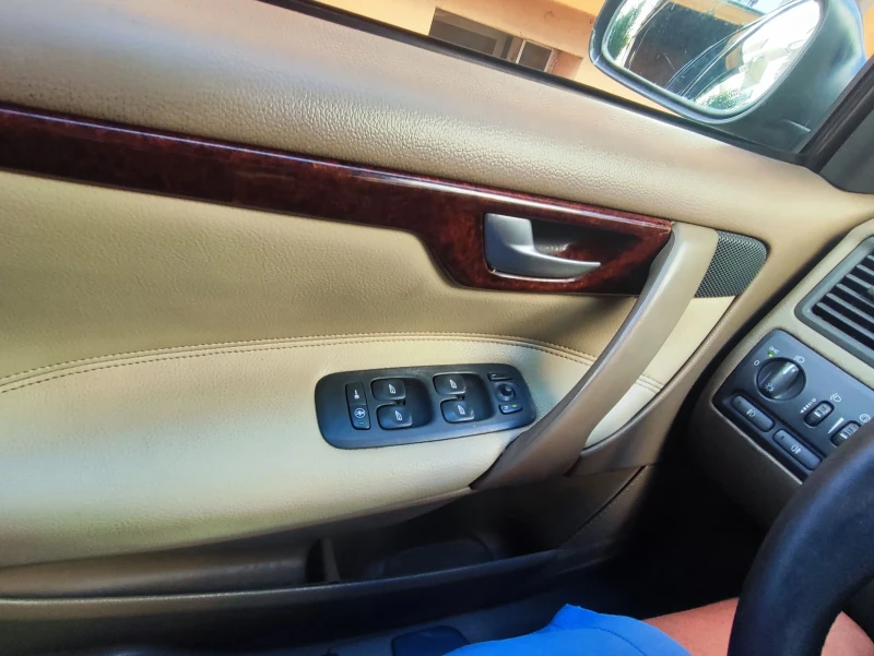 Volvo V70 2400 АГУ, снимка 8 - Автомобили и джипове - 51313935