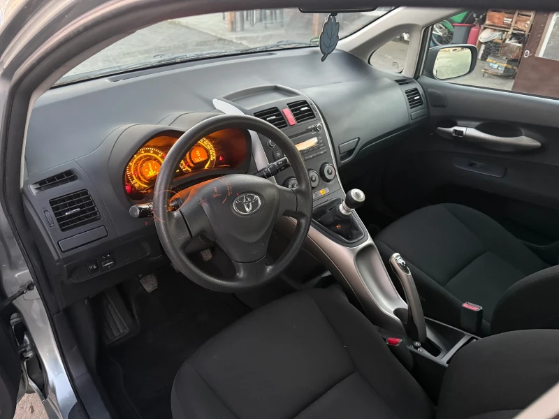 Toyota Auris 1.33, снимка 10 - Автомобили и джипове - 52263660
