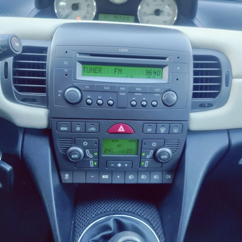 Lancia Ypsilon 1.3 jtd 75ks, снимка 12 - Автомобили и джипове - 52425251