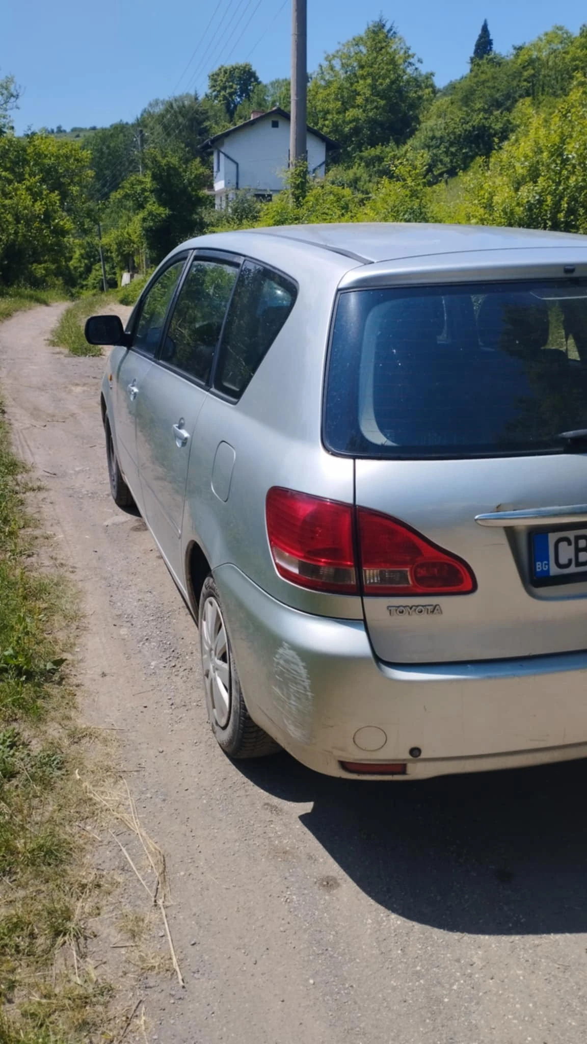 Toyota Avensis verso 2.0 TD - изображение 3