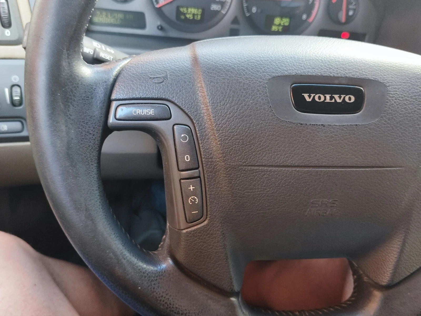 Volvo V70 2400 АГУ - изображение 7