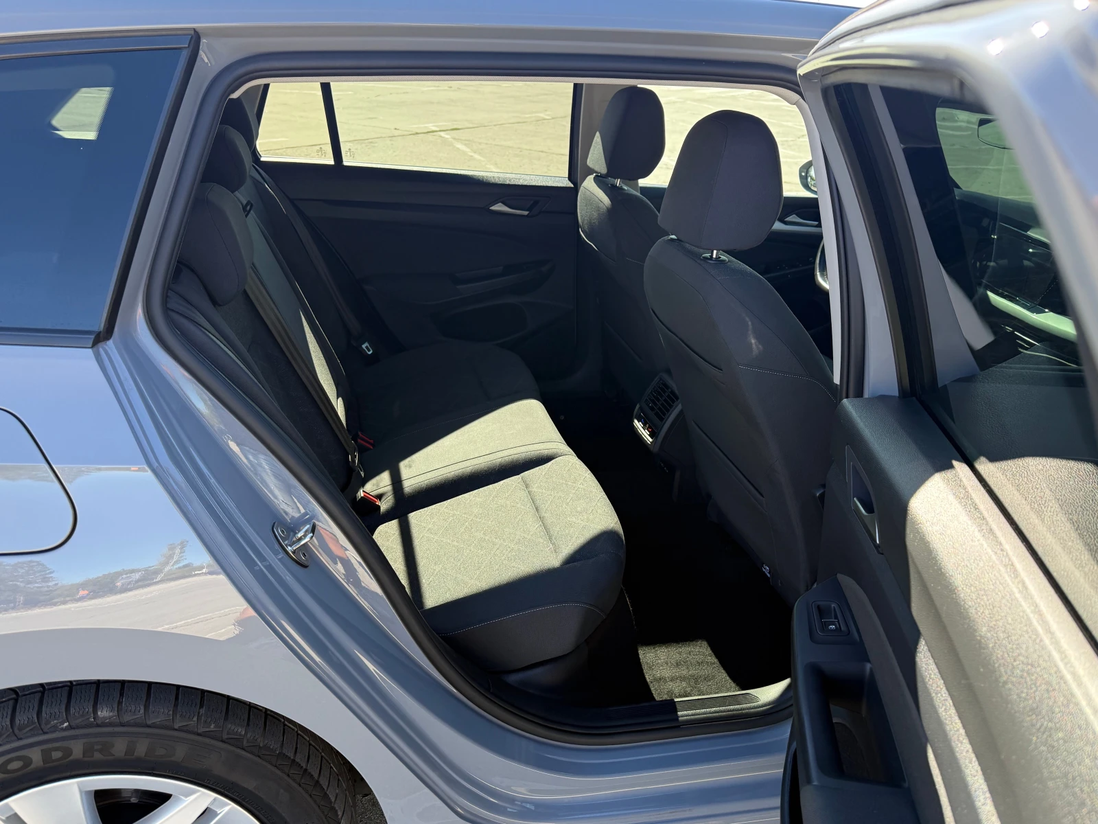 VW Golf 2.0/150p.s/Distronic/FULL-LED/CARPLAY/Lane-assist - изображение 10
