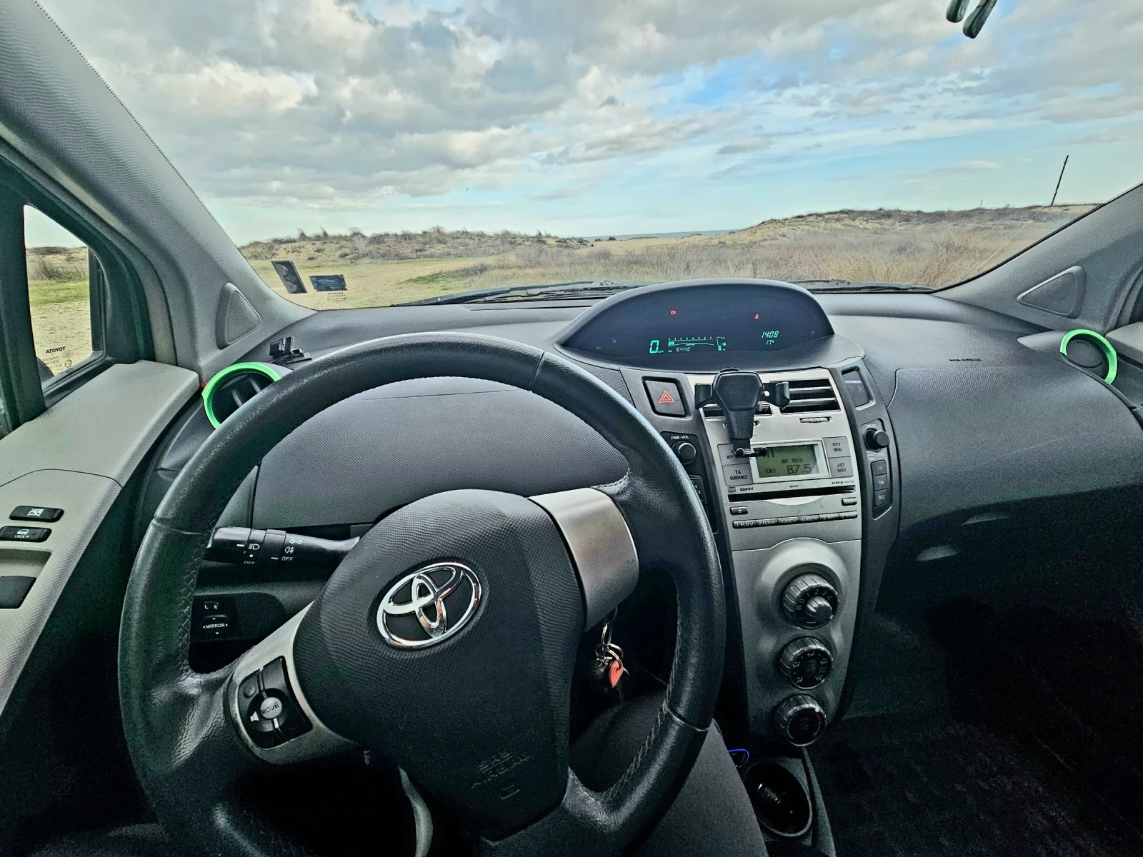 Toyota Yaris 1.0, 69 Hp - изображение 6